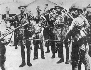 An-Aussie-Surrenders-Japs
